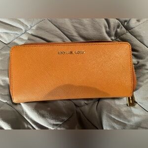michael kors large zip wallet